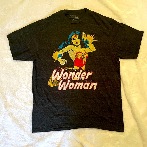 Wonder Women Tops - Wonder woman gray size XL shirt excellent condition